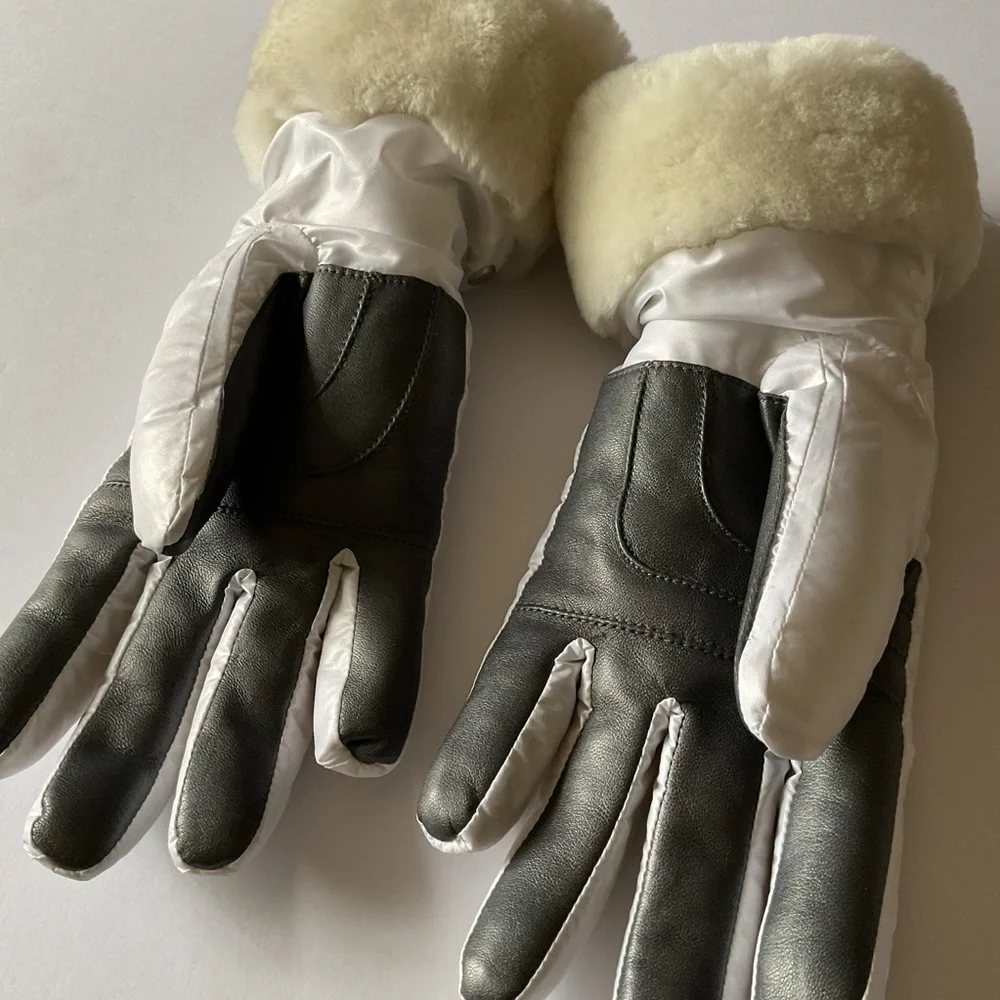 UGG WOMENS ALL WEATHER GLOVES WHITE SIZE L/XL SHEARLING FUR TRIMMED NWOT
